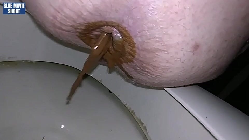 close up shitting